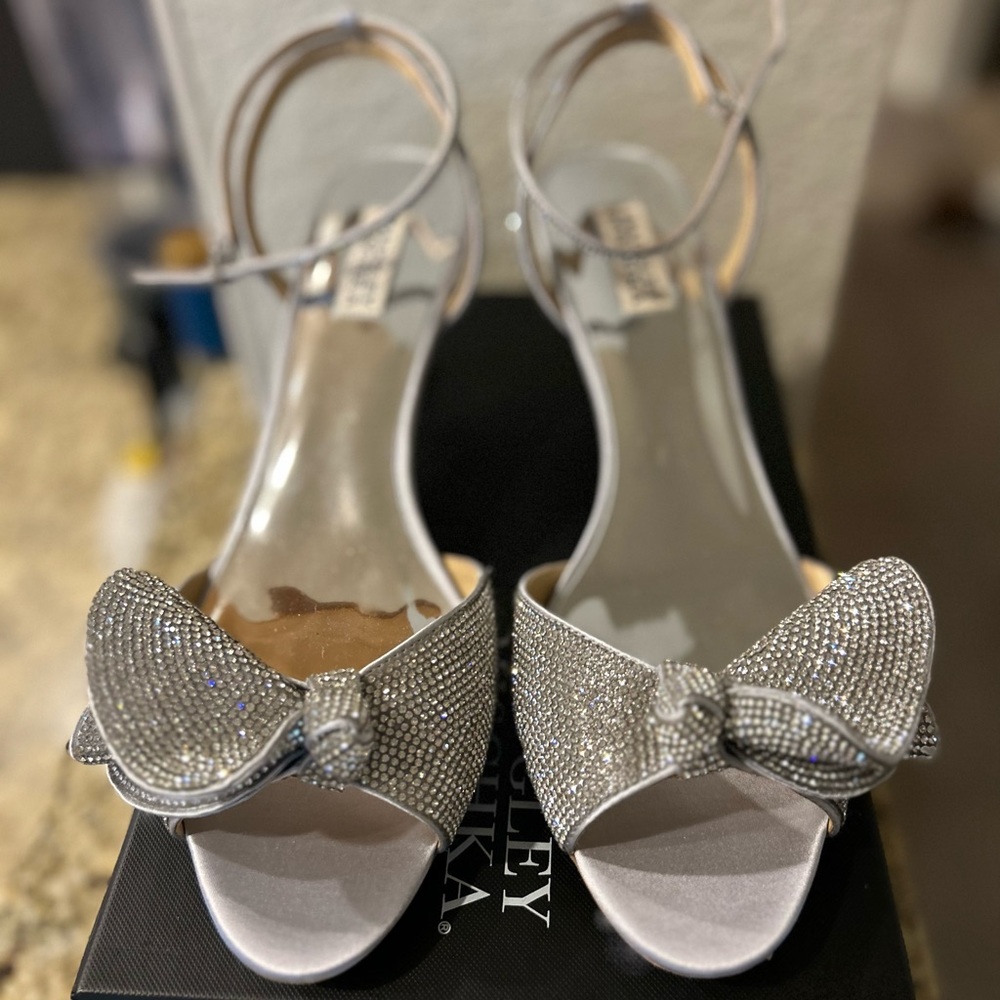 Badgley Mischka Women's Remi Crystal Ankle Strap Dress Sandals size 11.